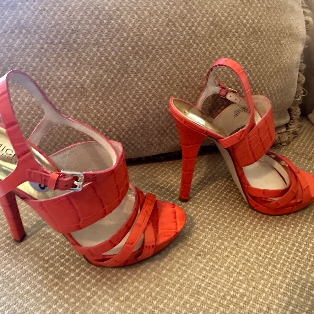 Michael Kors Size 8.5 M - Picture 2 of 4